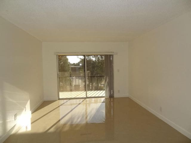 Photo - 460 NW 20th St Unidad 114