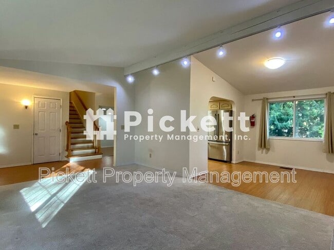 Photo - 7293 Pheasant Cir NE