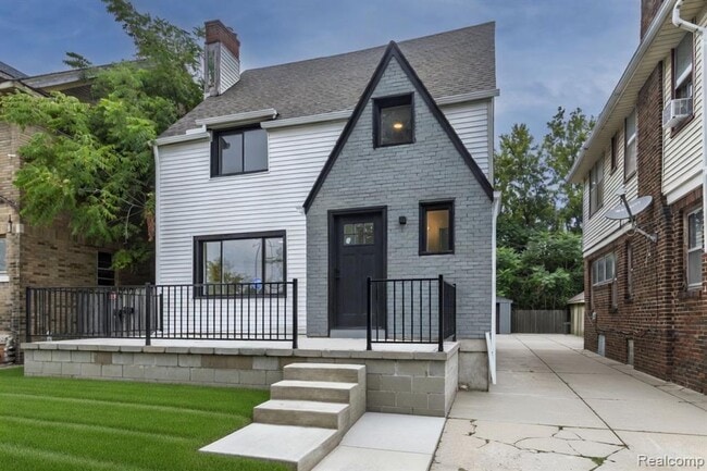 Building Photo - 2744 Lawrence St