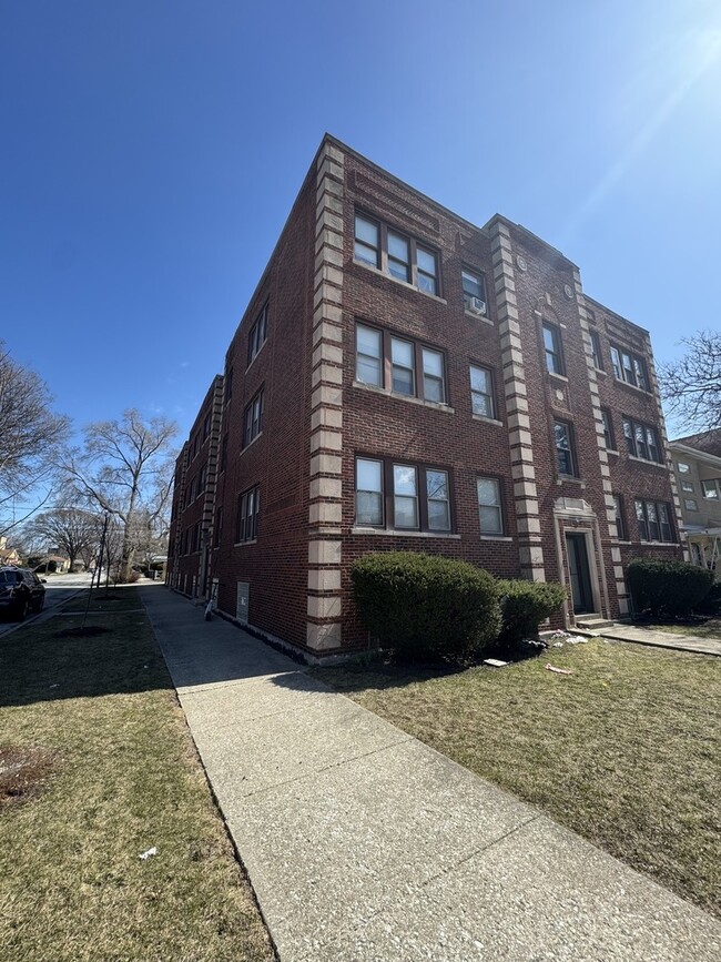 Building Photo - 10803 S Prairie Ave Unit 2