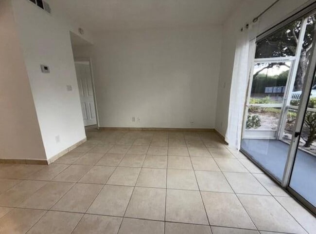 Photo - 660 Cypress Club Way Unidad F