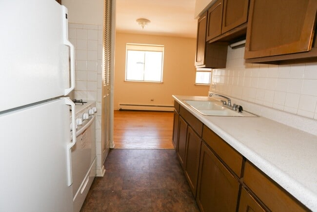 Photo - 502 W Briar Pl Unit J08W