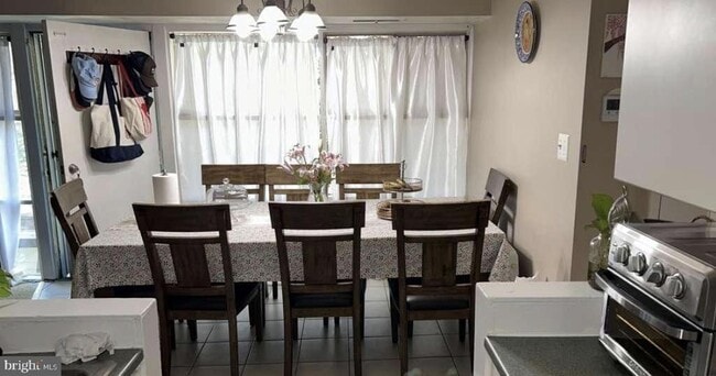 Building Photo - 4911 Americana Dr Unit 101