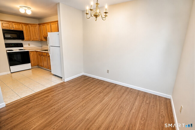 Photo - 187 Scott Rd Unit 1-C