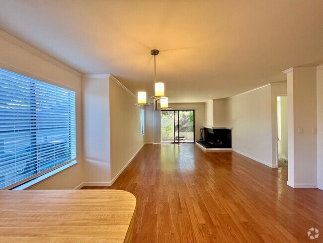 Building Photo - 2Bed/2Bath Central Novato Location with Po... Rental