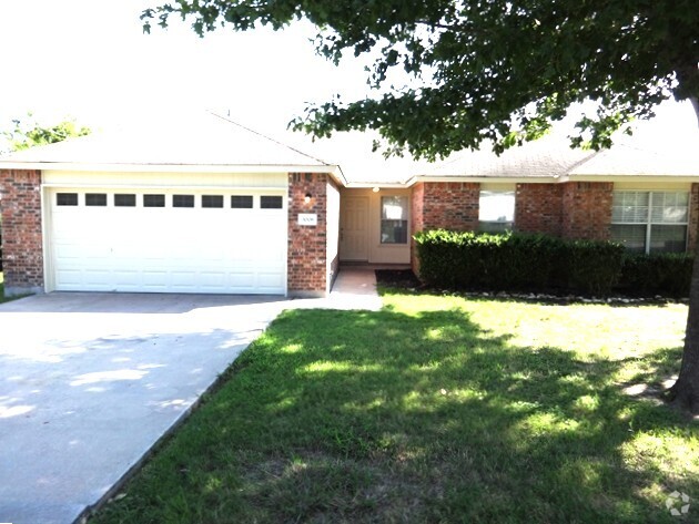 Building Photo - 3006 Greenlawn St Rental