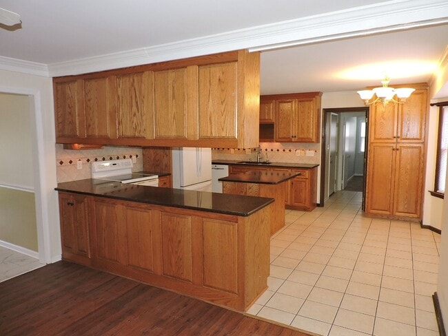 Photo - Email Linda@vacosold.com  or Call Office 8...