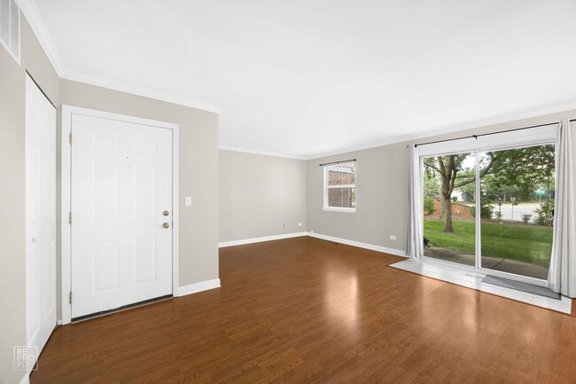 Photo - Schaumburg Two Bedroom  First Floor Condo ...