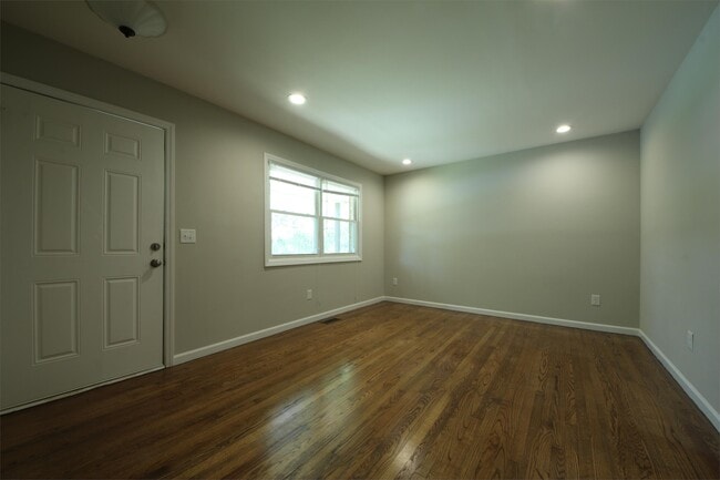 Photo - 4736 Monmouth Dr