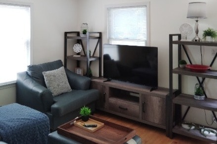 Photo - 2212 Burger St