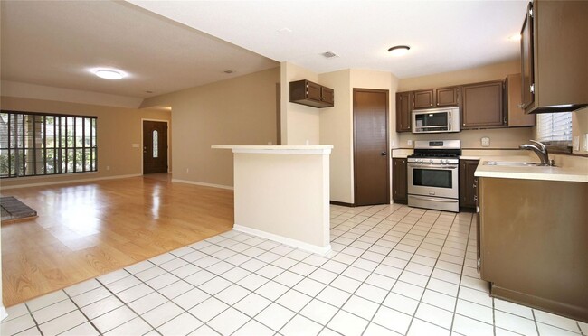 Photo - 18203 Brooknoll Dr