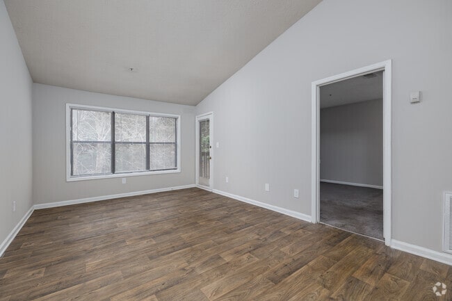 1BR, 1BA - 719SF - Living Room