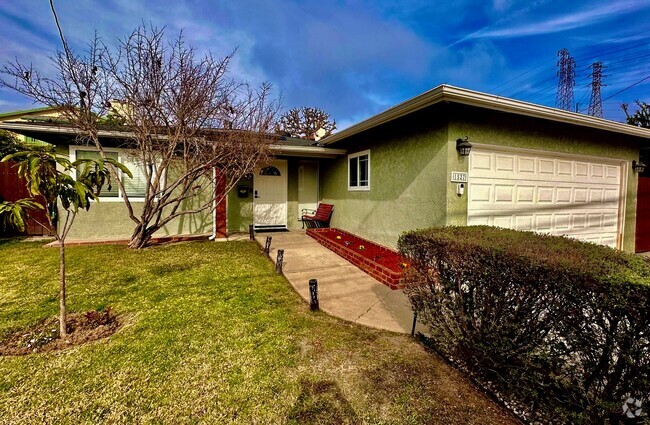 Building Photo - Beautiful El Segundo Home