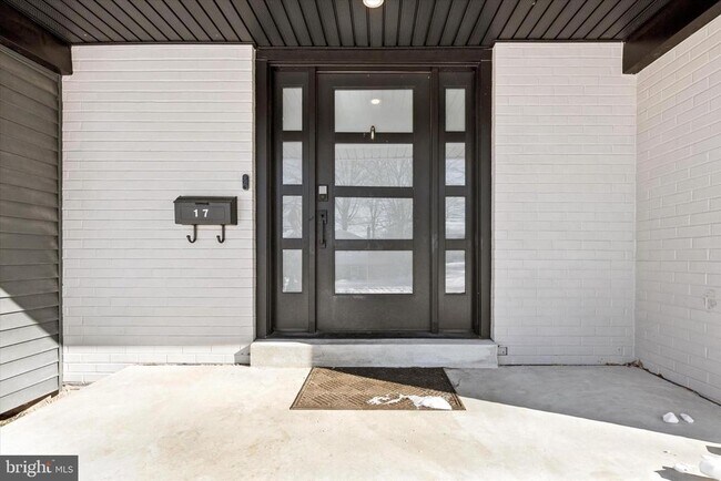 Photo - 17 McLaughlin Dr