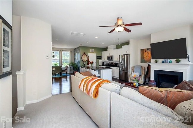 Photo - Room in Townhome on Sharon Rd W