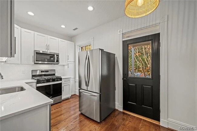 Building Photo - 102 N Harvie St Unit Apt #2