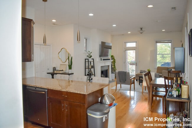 Photo - 1401 W Altgeld St