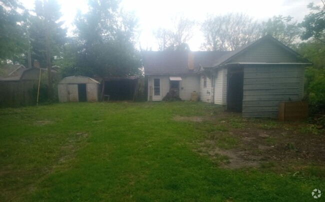 Building Photo - COMING SOON!!1 3-BEDROOMS! - $390 Month /... Rental