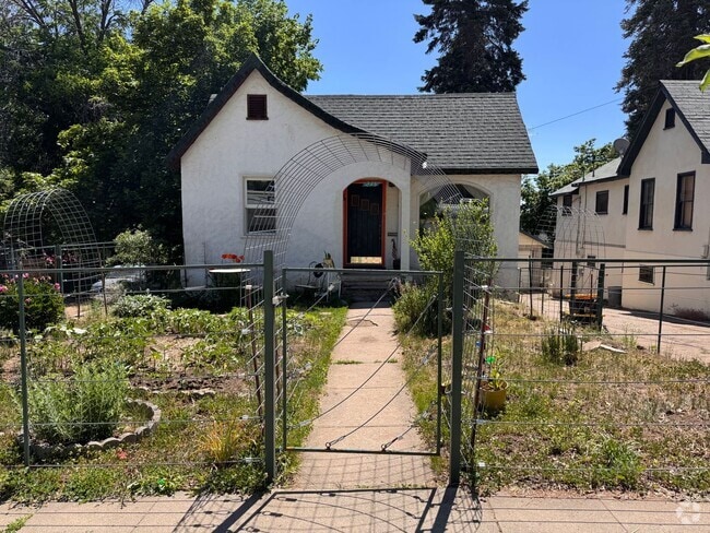 Building Photo - 235 S Pine St Rental