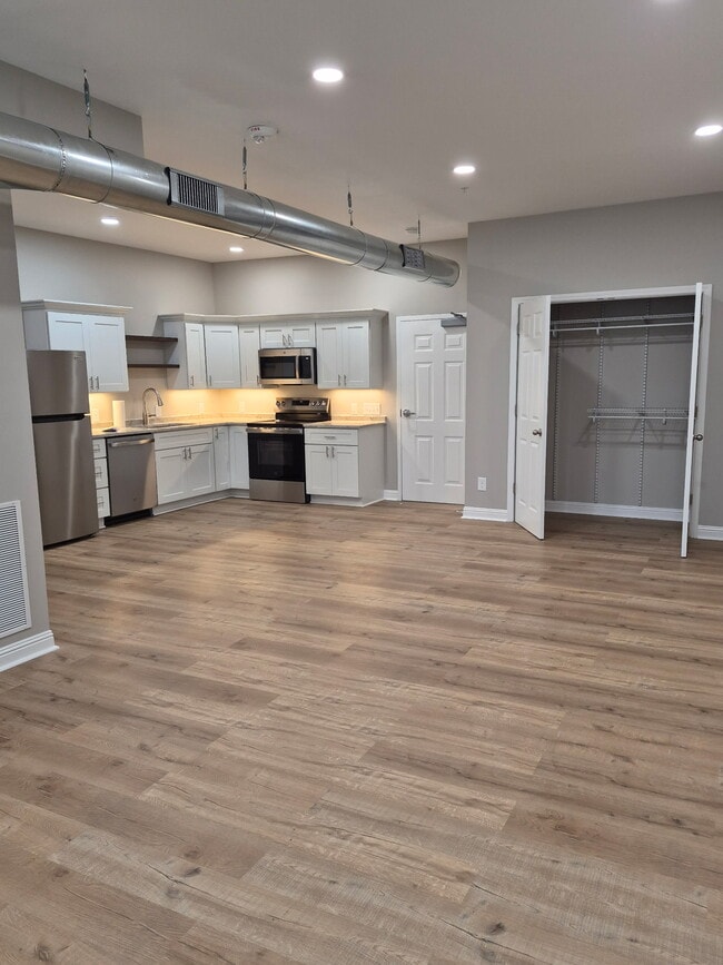 Photo - 111 E Main St Unidad Apt B