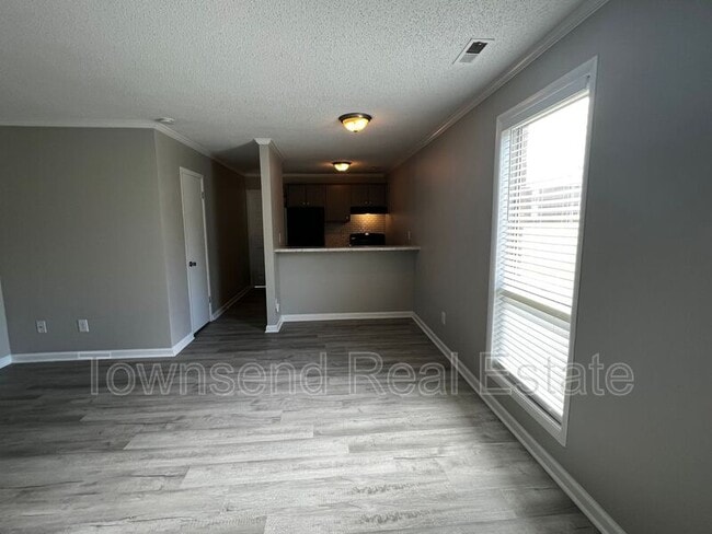 Building Photo - 5846-B Century Oaks Drive