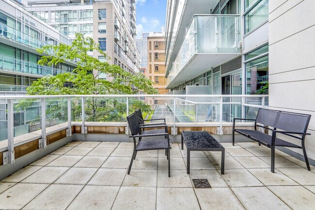 Photo - 150 Simcoe St Unité ID1366313P