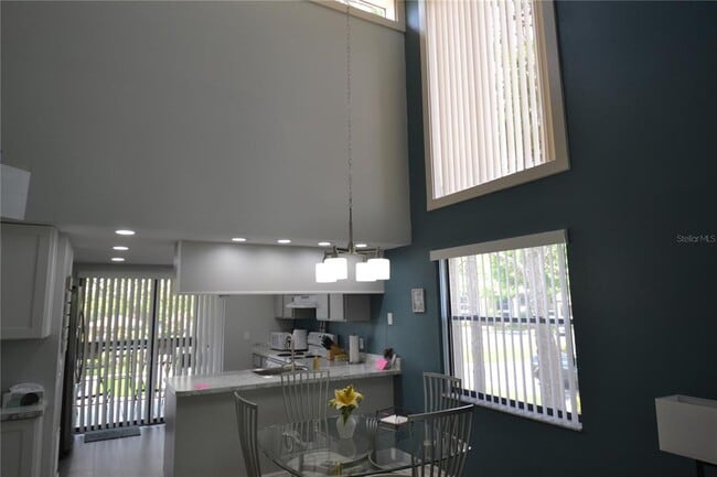 Photo - 284 Woodlake Wynde