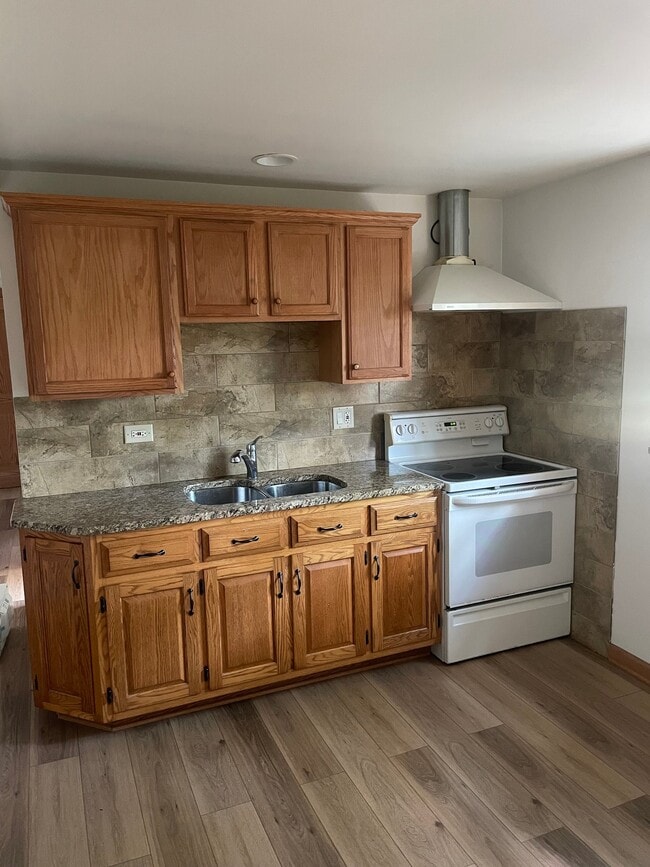 Photo - 8285 Archer Ave