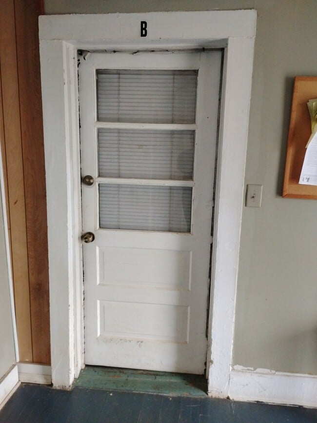 Building Photo - 219 West Bell Street Unit B