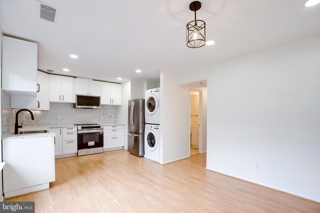 Photo - 1709 Westwind Way