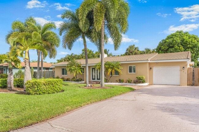 Building Photo - 724 NE 2nd St