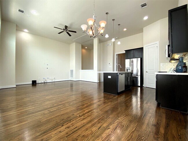 Photo - 74 N Hutcheson St