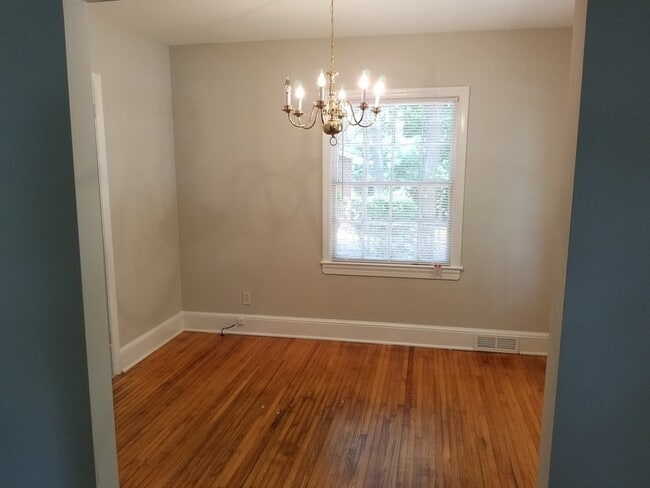 Photo - 3525 Draper Ave