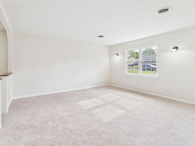 Photo - 2336 Sara Ln