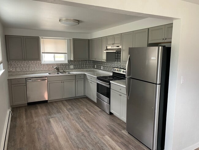 Building Photo - 910 Douglas Ave Unit D Rental