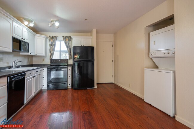 Photo - Stunning Condo | Garage | W/D In Unit