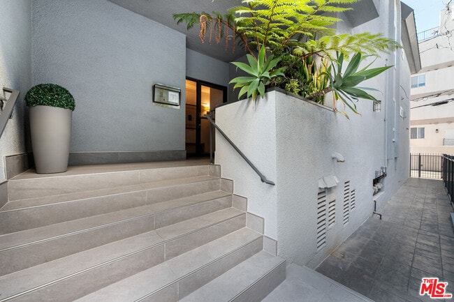 Photo - 125 S Elm Dr Unit 201