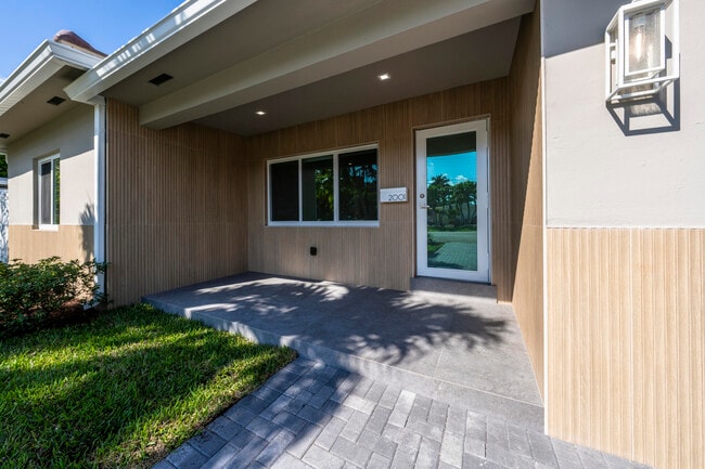 Photo - 2001 NE 17th Way