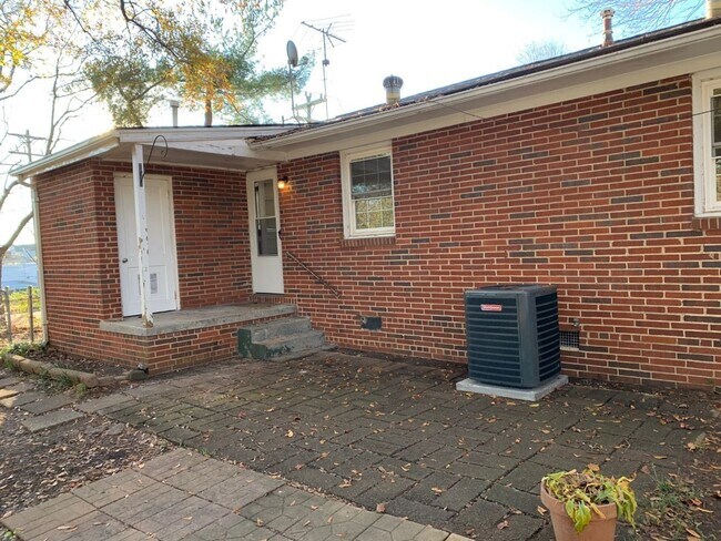 Photo - Renovated 3 Bedroom across from Golden Gat...