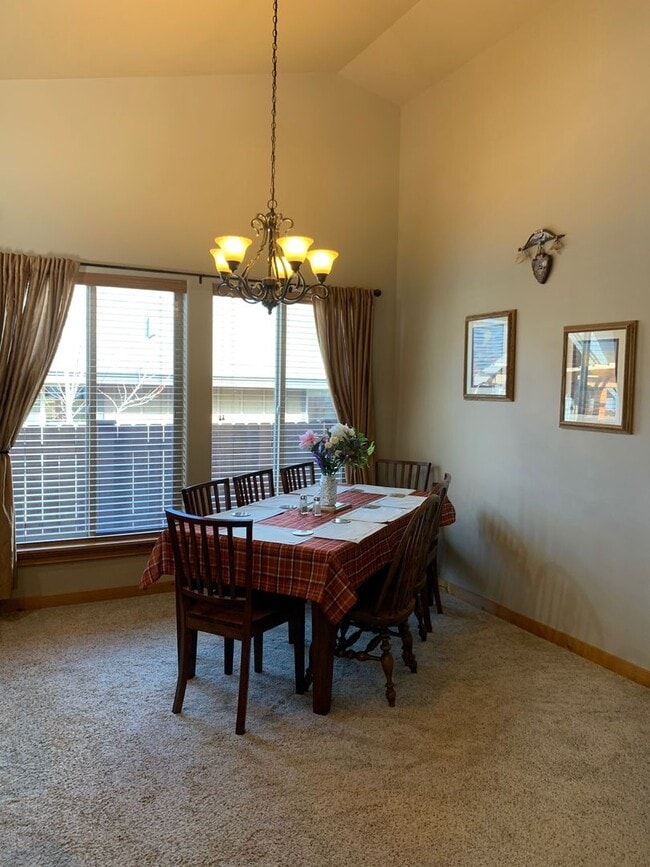 Photo - Short Term Home Fully Furnished in NE Bend