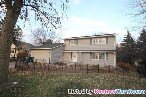 Building Photo - 4204 Victoria St N