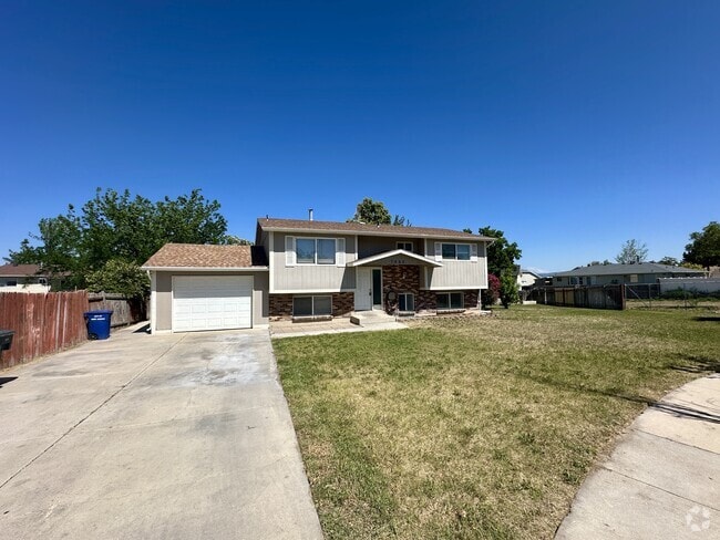 Building Photo - 7685 S 2550 W Rental