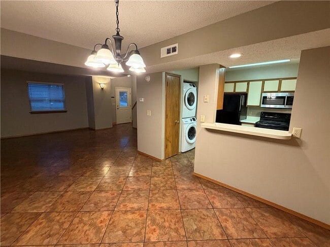 Photo - 515 W Benton St