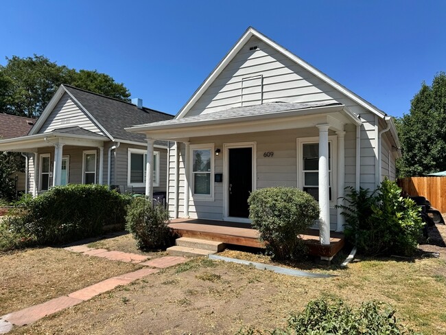 Building Photo - 609 E Elk Pl Rental