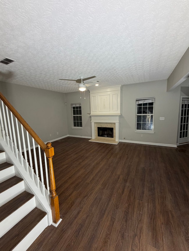 Photo - 421 Concord Cir