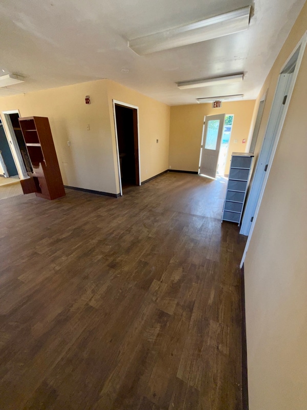 Building Photo - 207 W Walnut St