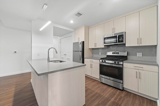 Photo - 957 Broadway Unit 407