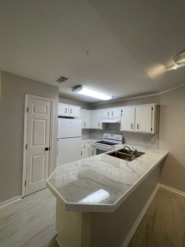 Photo - 2 Bedroom/2 Bathroom Duplex with Garage