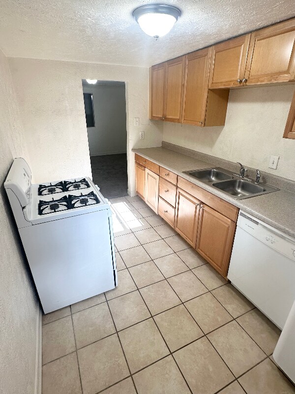 Photo - 3475 Ames St