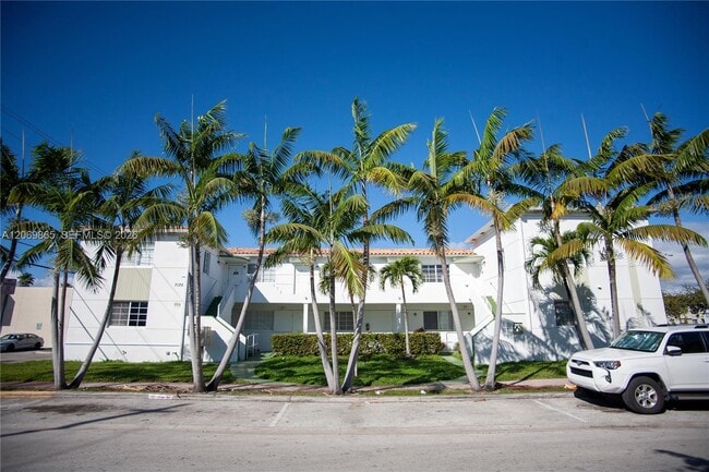Building Photo - 7130 Rue Versailles Dr Unit 10